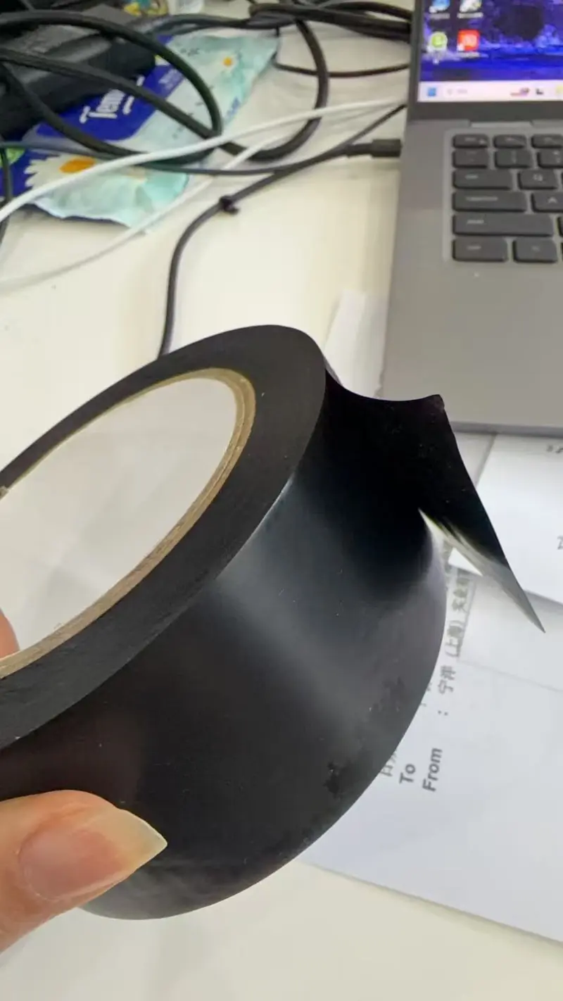 Ali sta platneni trak in 